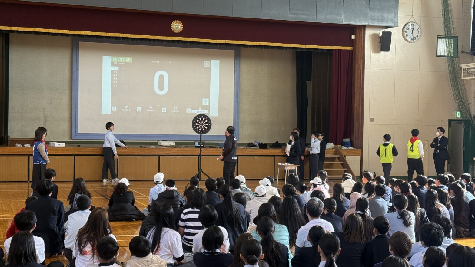 世界とつながるダーツ——代々木中学校で国際交流イベントを開催
